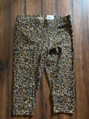 Sonoma women’s cropped leggings, floral print size large